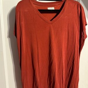 Maurices Short Sleeve V-Neck Top in Rust